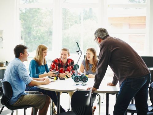 超級(jí)蜂巢 全方位創(chuàng)業(yè)服務(wù)體系，以專業(yè)財(cái)務(wù)咨詢?yōu)閯?chuàng)業(yè)者保駕護(hù)航